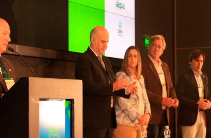 El campo le reclamó a Milei que siga la baja de retenciones y el Gobierno los invitó a sembrar trigo y cebada