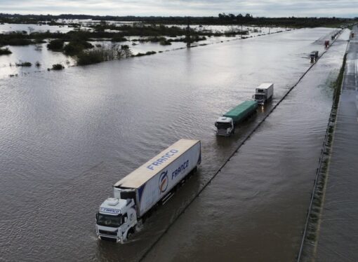 Las inundaciones ponen en jaque a una cosecha récord en Argentina