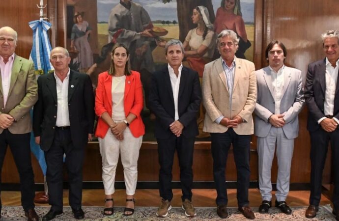 Tras la promesa de Caputo, el campo espera que el Gobierno fije plazos para bajar las retenciones