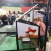 Los “gallineros móviles” sorprenden a los visitantes de la Expo Rural de Palermo
