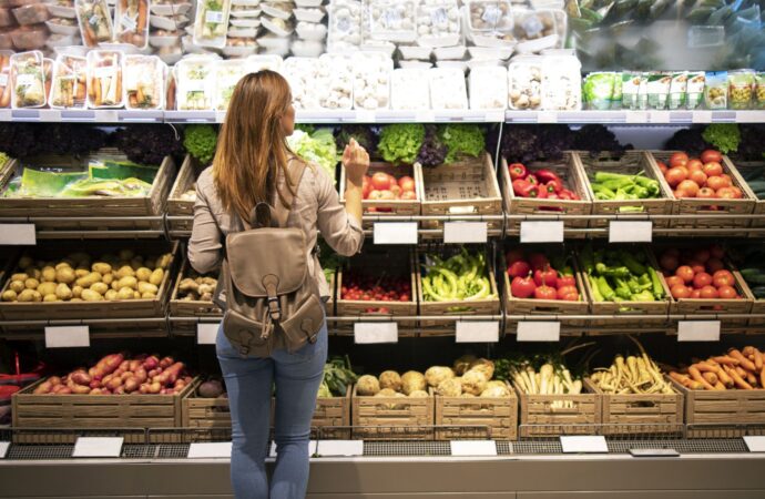 El salario compra más alimentos, pero los productores pierden rentabilidad