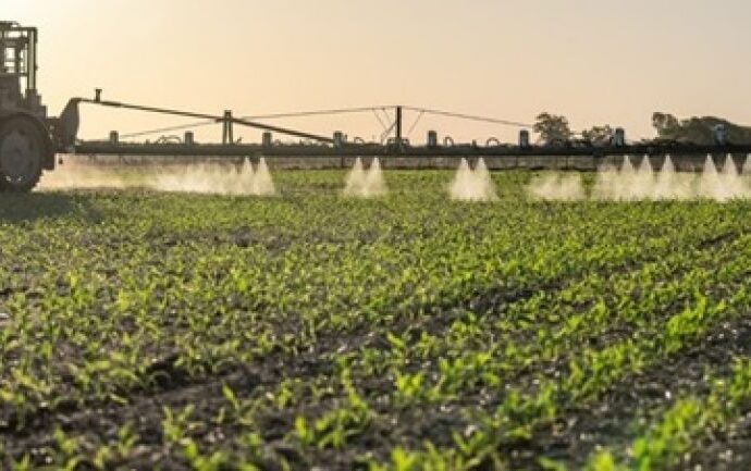 Genetista pide rechazar ley que reduce límites de agroquímicos