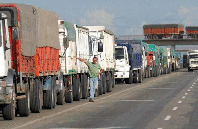 Suben los costos del transporte: mover un camión es un 3% más caro y preocupa al sector agroexportador
